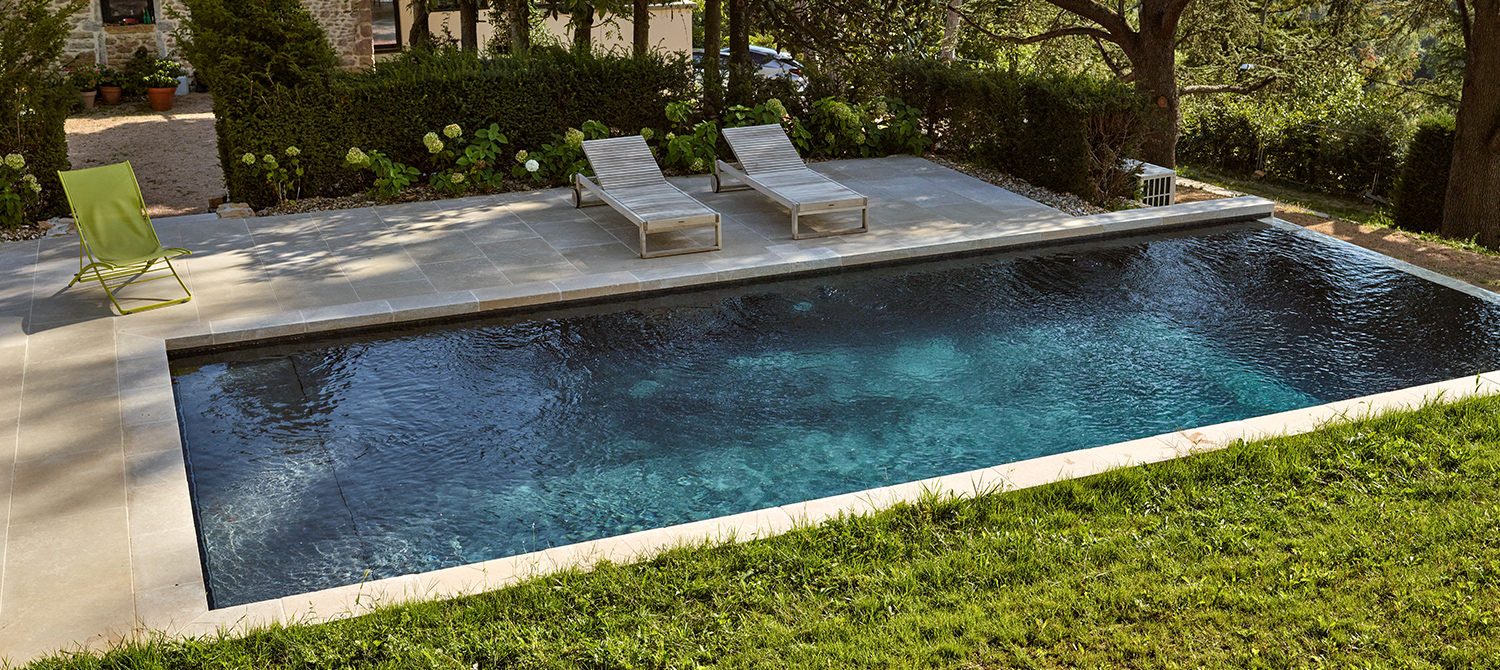 Transformation d’une piscine traditionnelle en une piscine à débordement