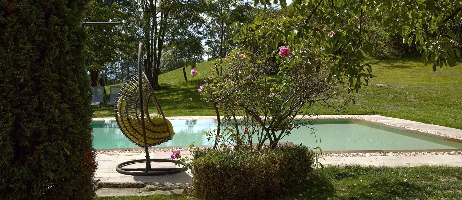 Transformation d’une piscine miroir et de sa terrasse vieillissante
