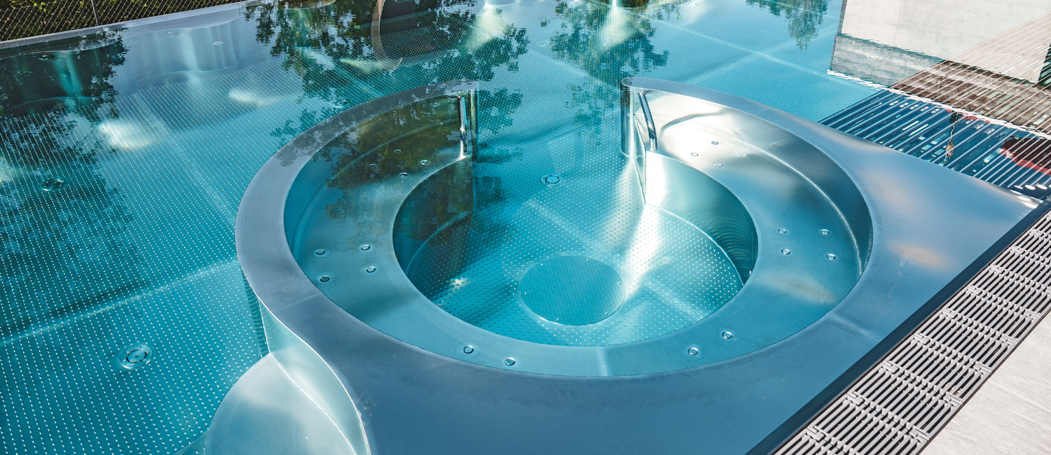 Massages, bains à remous et spa en inox