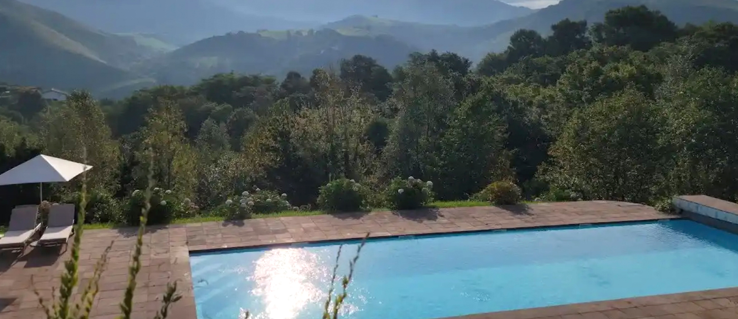 Piscine à débordement de l'Auberge d'Ostapé avant